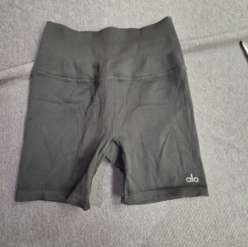 Alo 5" Seamless Ribbed Favorite Short